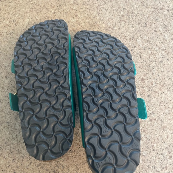 Make an offer Birkenstock Arizona Big Buckle High-Shine in Digital Green Size 39 - Picture 3 of 6